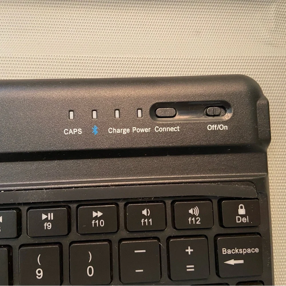 M-Edge Stealth Pro Keyboard - Picture 7 of 11